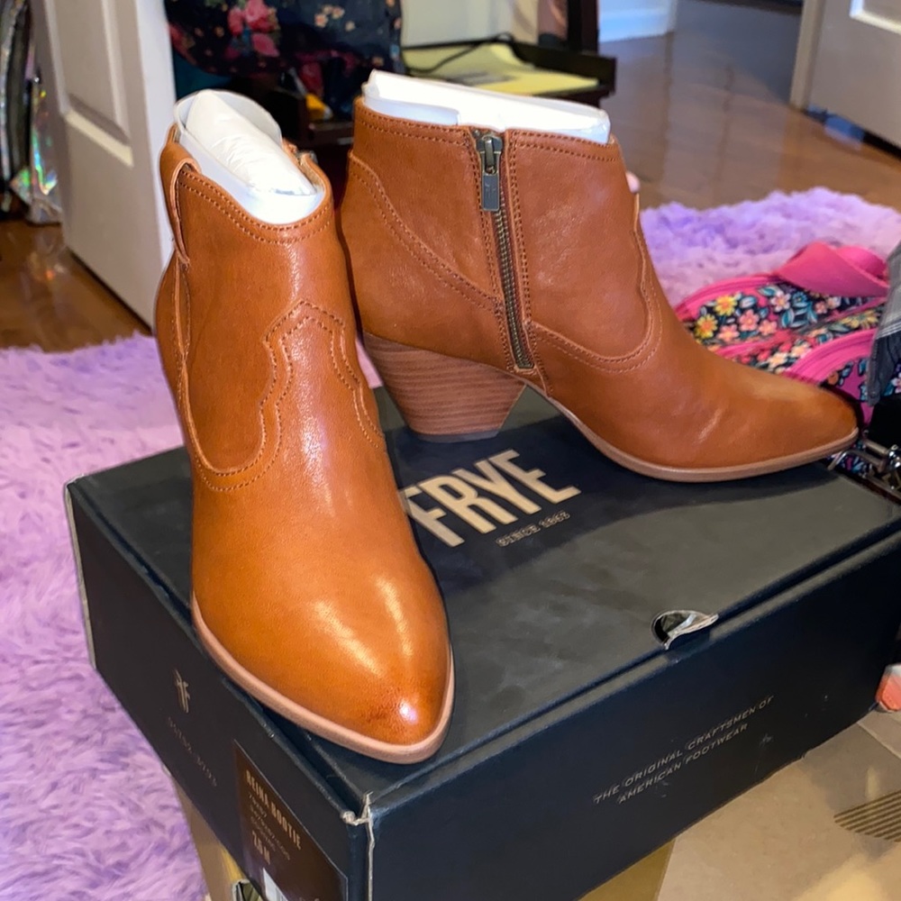 NIB Frye Reina Bootie Cognac Size 7.5M